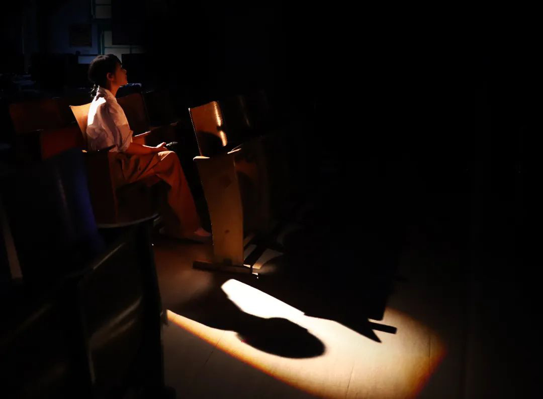 Exclusive behind the scenes | Liu Ruoying "Accompany You" online concert, how to move 150 million people?