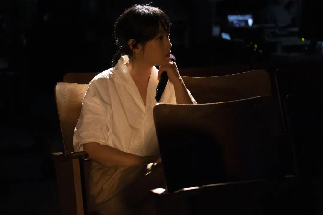 Exclusive behind the scenes | Liu Ruoying "Accompany You" online concert, how to move 150 million people?